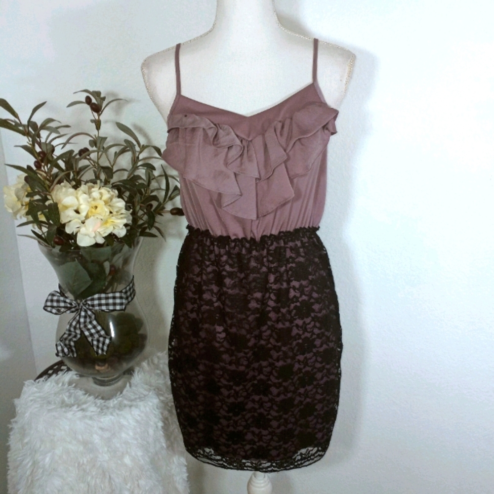 XHILARATION RUFFLE & LACE DRESS SZ.M EUC